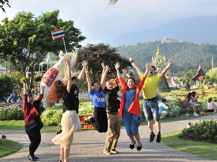 Njelajah Keajaiban Thailand: Petualangan Tim Kita ing Sepatu Luar Ruangan sing Dipercaya