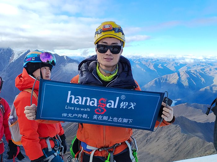 Nelukake Puncak Salju: Sepatu Hiking sing Bisa Dipercaya kanggo Petualangan Ekstrem